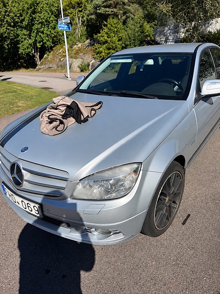 Mercedes-Benz C280 2 of 6
