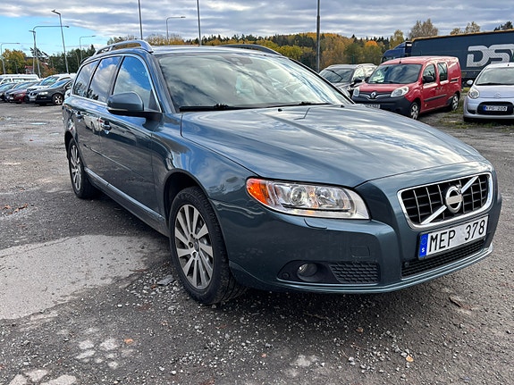 Volvo V70 2 of 10