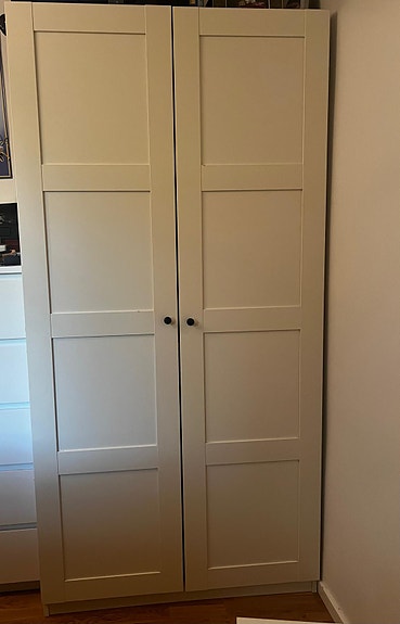 Vit Ikea garderob