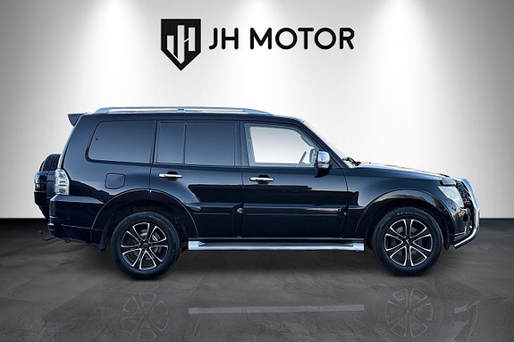 Mitsubishi Pajero 7 of 17