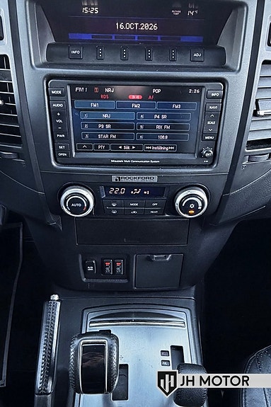 Mitsubishi Pajero 13 of 17