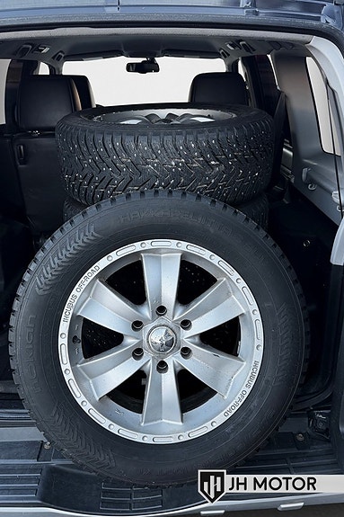Mitsubishi Pajero 17 of 17