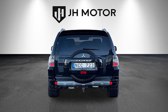 Mitsubishi Pajero 5 of 17