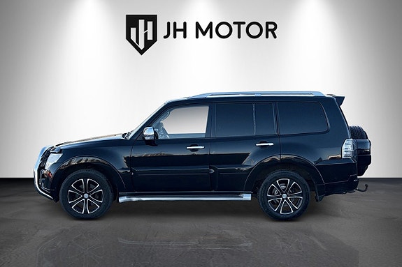 Mitsubishi Pajero 3 of 17
