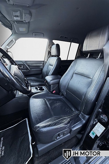 Mitsubishi Pajero 10 of 17