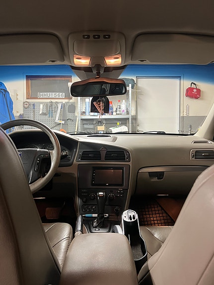 Volvo XC70 12 of 17