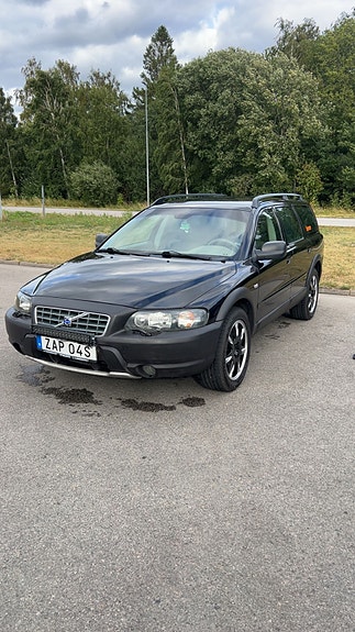 Volvo XC70 2 of 17