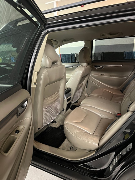 Volvo XC70 13 of 17