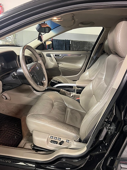 Volvo XC70 9 of 17