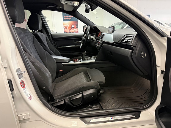 BMW 320d 16 of 30
