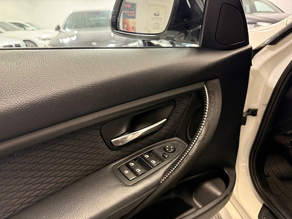 BMW 320d 11 of 30