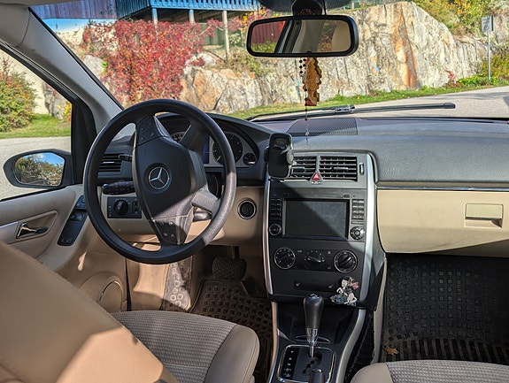 Mercedes-Benz B170 3 of 12