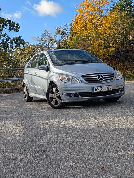 Mercedes-Benz B170 2 of 12