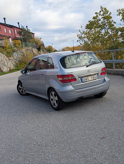 Mercedes-Benz B170 4 of 12