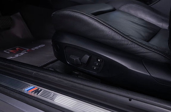 BMW 335i 7 of 17