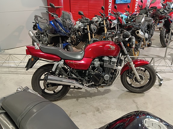 Honda CB750F2 (RC42) 8 of 10