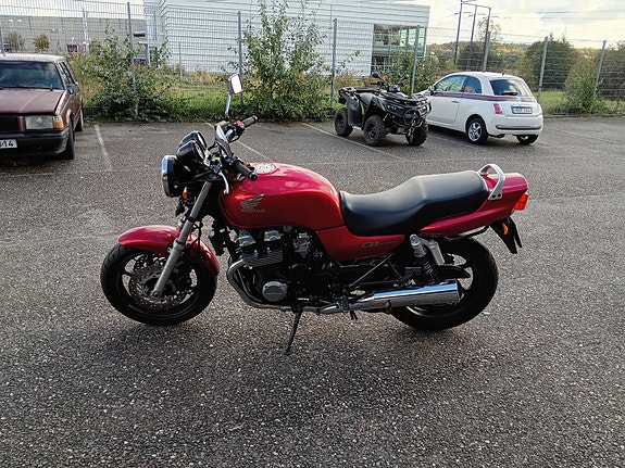 Honda CB750F2 (RC42) 6 of 10