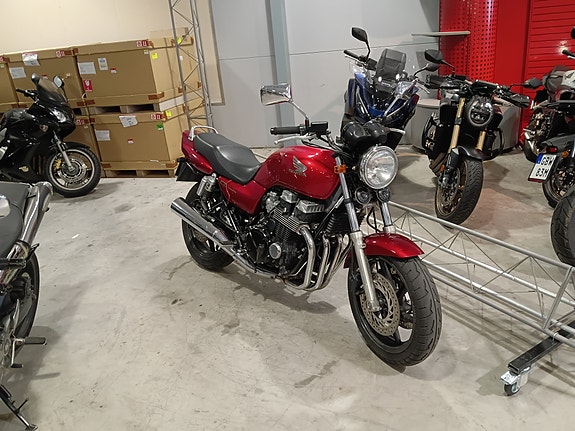 Honda CB750F2 (RC42) 9 of 10