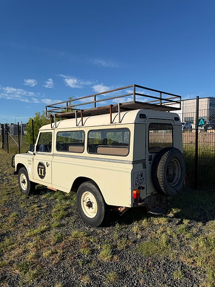 Land Rover 2 of 11