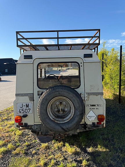 Land Rover 4 of 11
