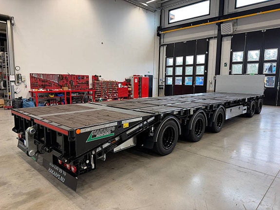 Hakarps - 5 axlad 38 tons bodvagn med hydraulisk ramp