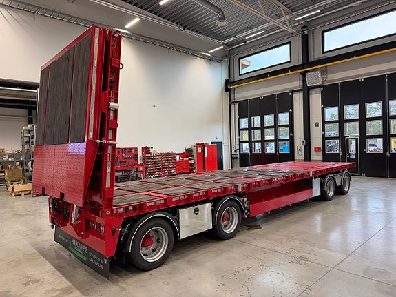 Hakarps - 38 tons maskinvagn / bodvagn med dubbelramp