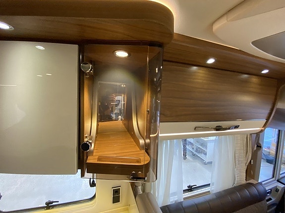 Hymer Premiumline B 708 PL ED-S ALDE/Automat/Queenbed/MaxxFan/Ugn 15 of 27