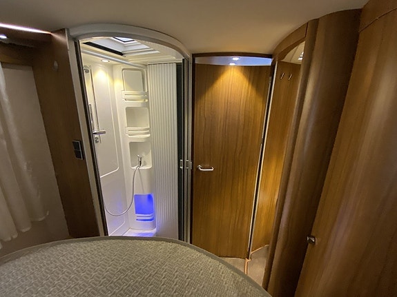 Hymer Premiumline B 708 PL ED-S ALDE/Automat/Queenbed/MaxxFan/Ugn 12 of 27