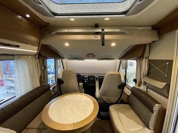 Hymer Premiumline B 708 PL ED-S ALDE/Automat/Queenbed/MaxxFan/Ugn 16 of 27
