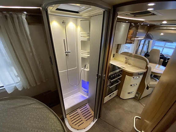 Hymer Premiumline B 708 PL ED-S ALDE/Automat/Queenbed/MaxxFan/Ugn 10 of 27