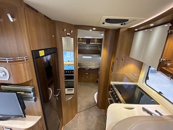 Hymer Premiumline B 708 PL ED-S ALDE/Automat/Queenbed/MaxxFan/Ugn 8 of 27