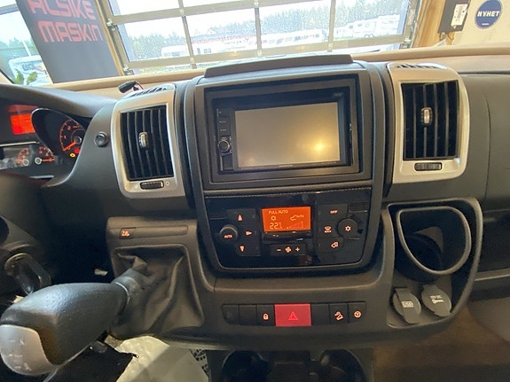 Hymer Premiumline B 708 PL ED-S ALDE/Automat/Queenbed/MaxxFan/Ugn 25 of 27