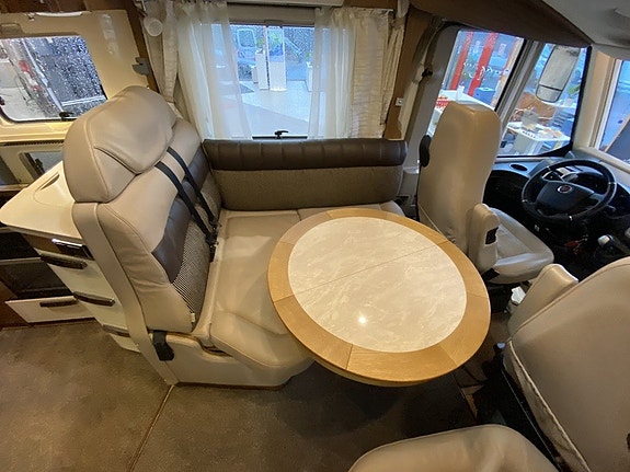Hymer Premiumline B 708 PL ED-S ALDE/Automat/Queenbed/MaxxFan/Ugn 6 of 27