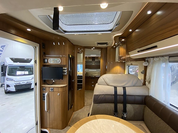 Hymer Premiumline B 708 PL ED-S ALDE/Automat/Queenbed/MaxxFan/Ugn 7 of 27