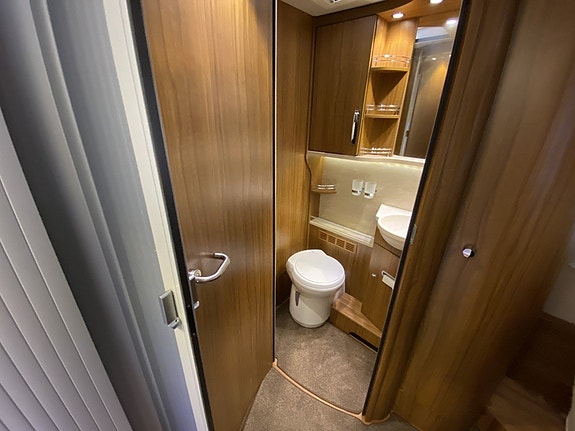 Hymer Premiumline B 708 PL ED-S ALDE/Automat/Queenbed/MaxxFan/Ugn 11 of 27