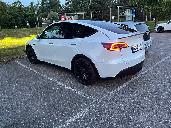Tesla Model Y 2 of 2