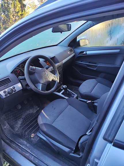 Opel Astra 2 of 3
