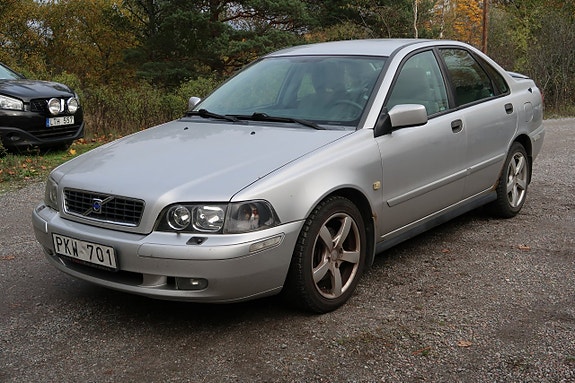 Volvo S40 2 of 9