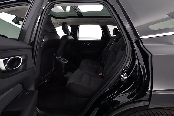 Volvo XC60 12 of 30