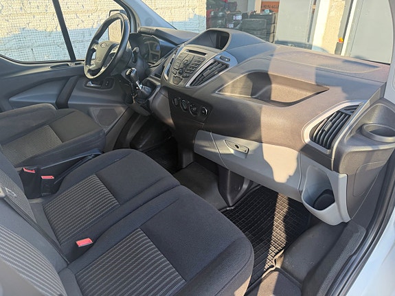 Ford Transit Custom 10 of 12