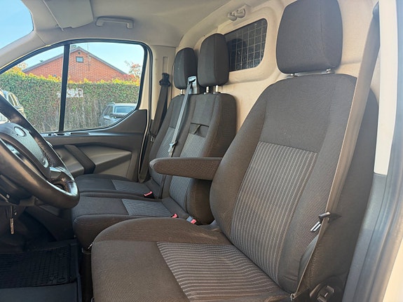 Ford Transit Custom 8 of 12