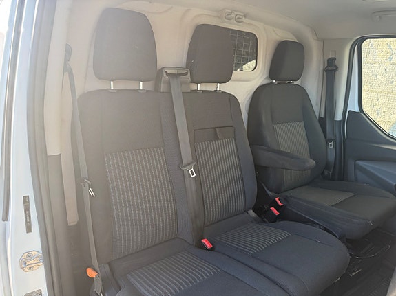 Ford Transit Custom 9 of 12