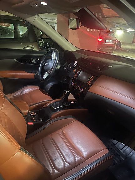 Nissan X-Trail 2 of 6