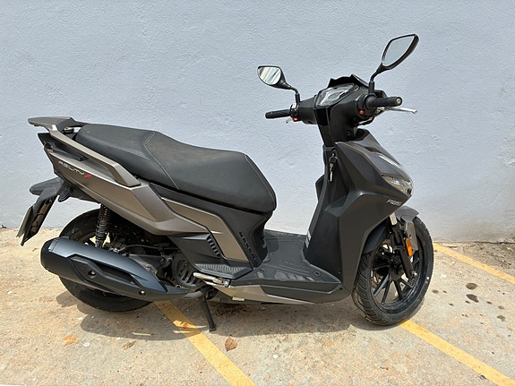 Kymco Agility 125 S Fordonet spanskregistrerat och finns på plats i Fuengirola 2 of 4
