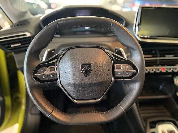 Peugeot 208 11 of 16
