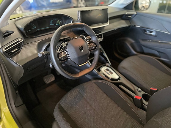 Peugeot 208 8 of 16
