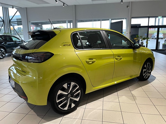 Peugeot 208 4 of 16