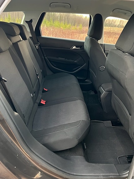 Peugeot 308 SW 6 of 8