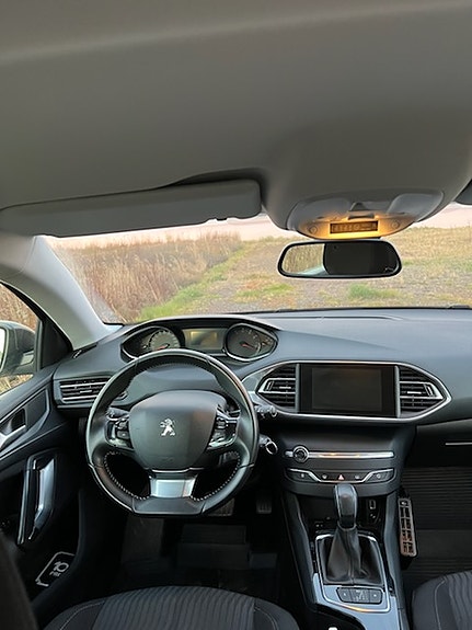 Peugeot 308 SW 5 of 8