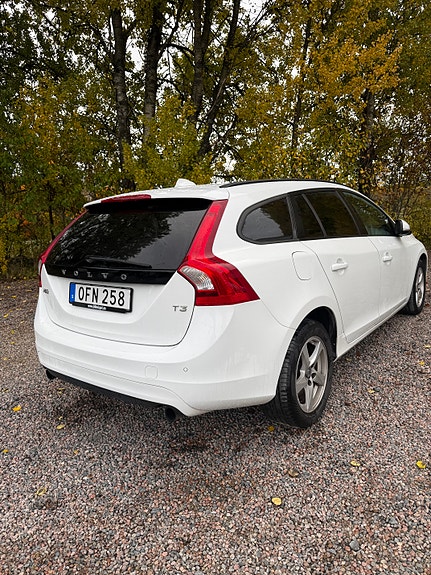 Volvo V60 4 of 7